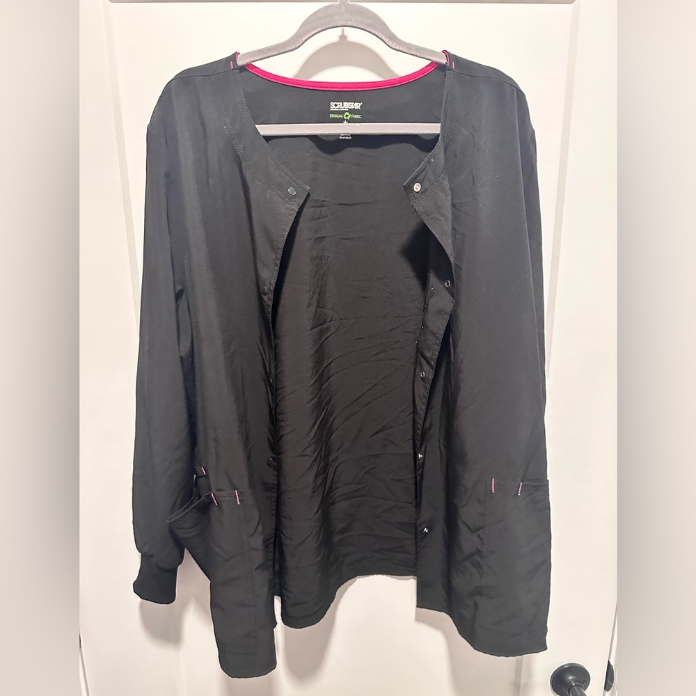 2 Scrub Jacket - Picture 3 of 4